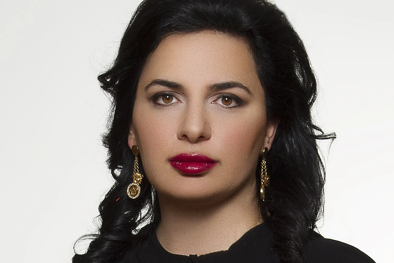 Portrait photo of Ruja Ignatova against a plain background
